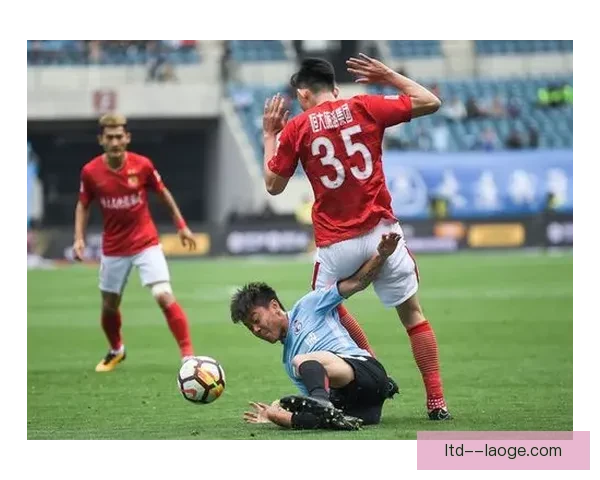 乌迪内斯频繁更换主帅困境不断 力拼艰难保级目标